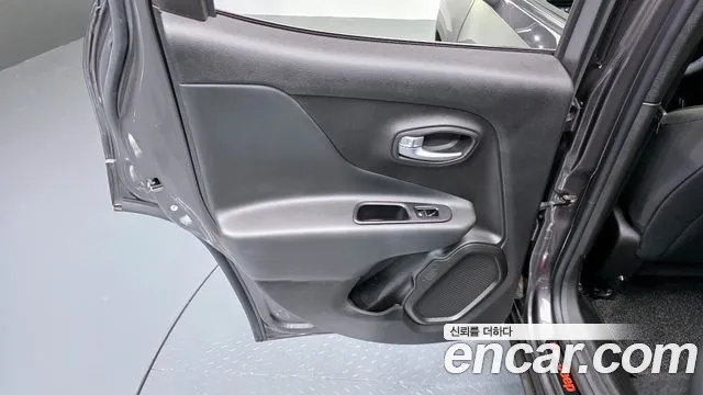 Jeep Renegade 2020 — фото 15