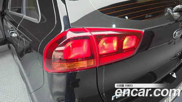 Kia Niro 2021 — фото 9