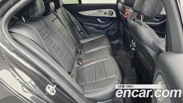 Mercedes-Benz E-Class 2021 — фото 17