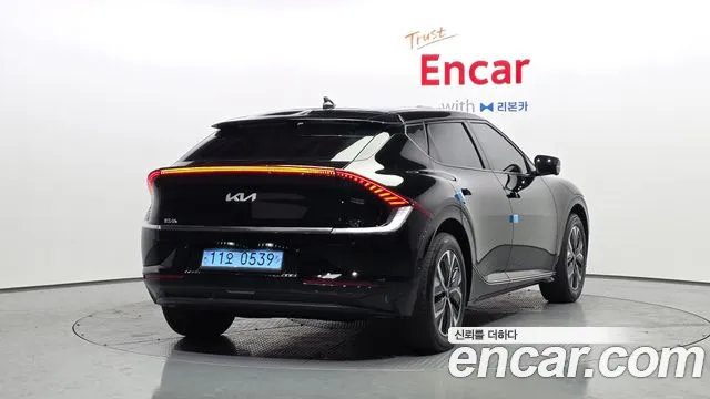 Kia EV6 2023 — фото 2