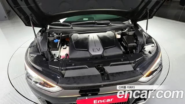 Kia EV6 2023 — фото 6