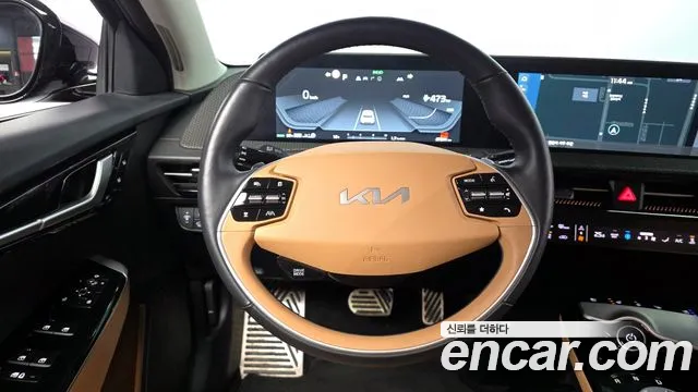 Kia EV6 2023 — фото 18