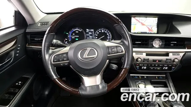 Lexus ES 2017 — фото 13