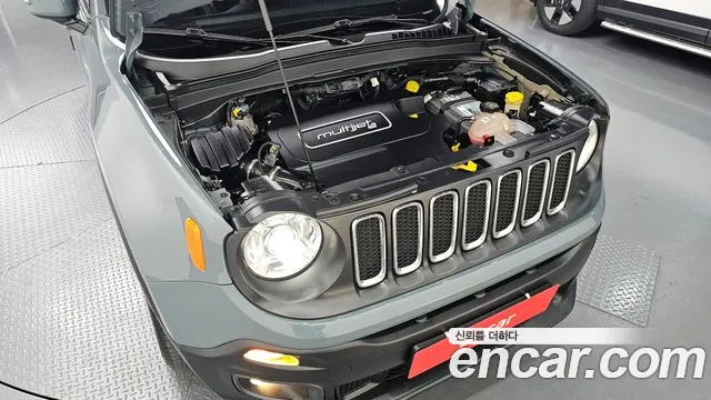 Jeep Renegade 2017 — фото 6