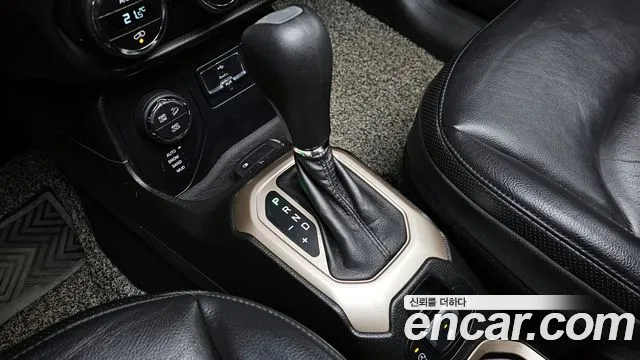 Jeep Renegade 2017 — фото 12
