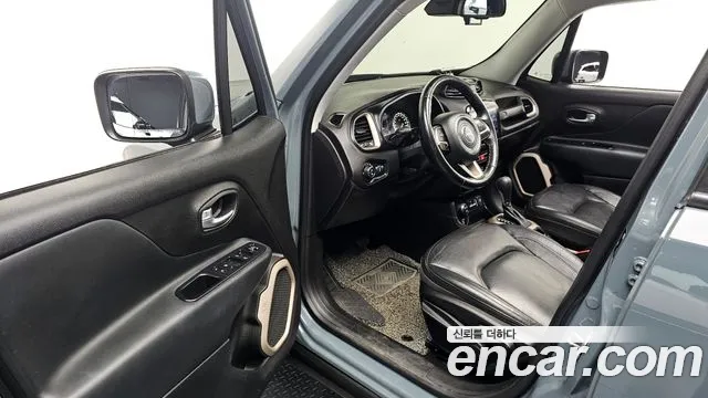 Jeep Renegade 2017 — фото 13
