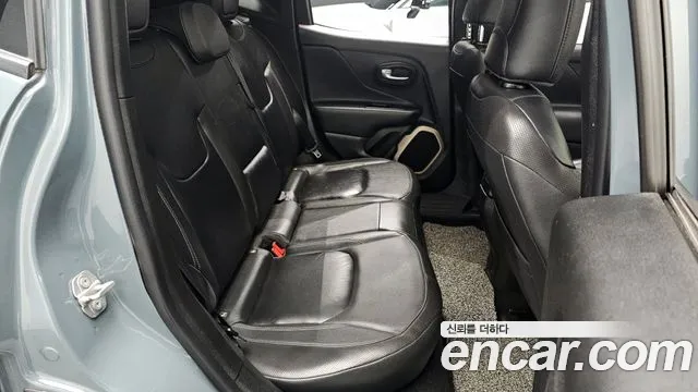 Jeep Renegade 2017 — фото 17