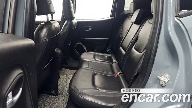 Jeep Renegade 2017 — фото 18