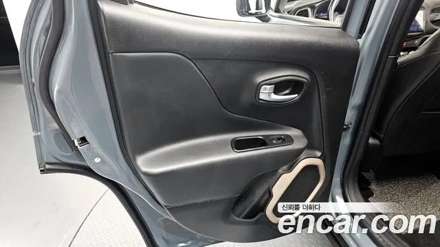 Jeep Renegade 2017 — фото 15