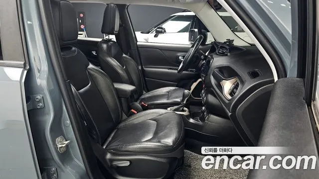 Jeep Renegade 2017 — фото 16