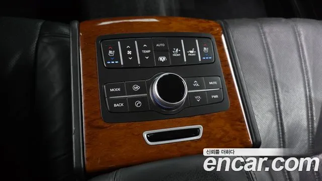 Hyundai Equus 2012 — фото 18