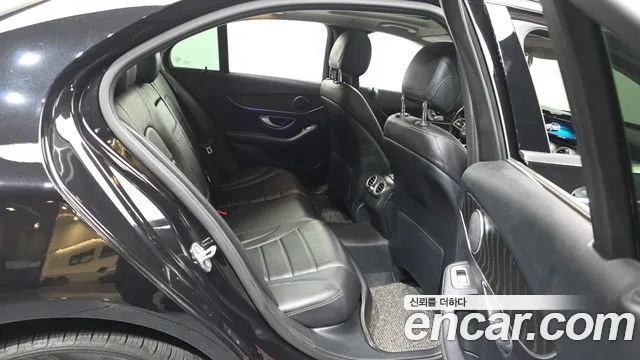 Mercedes-Benz C-Class 2019 — фото 17