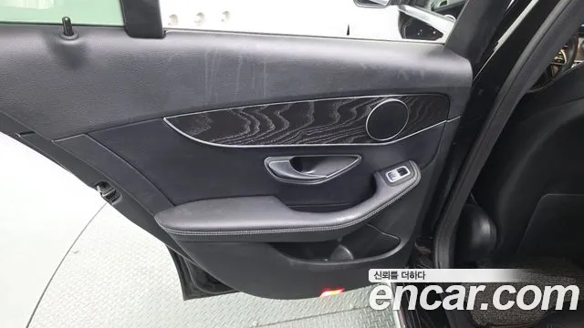 Mercedes-Benz C-Class 2019 — фото 14