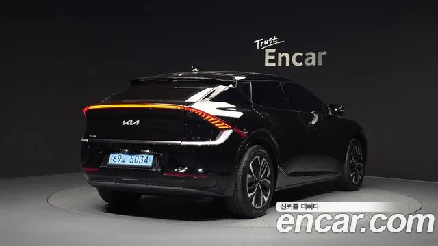 Kia EV6 2023 — фото 2