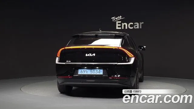 Kia EV6 2023 — фото 4