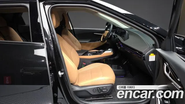 Kia EV6 2023 — фото 11