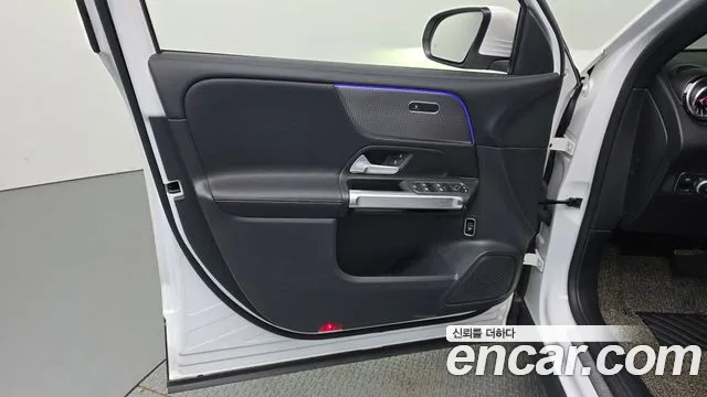 Mercedes-Benz GLB-Class 2022 — фото 14