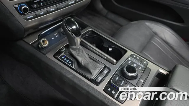 Hyundai Genesis 2016 — фото 9