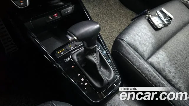 Kia Stonic 2018 — фото 12