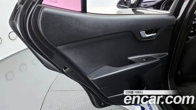 Kia Stonic 2018 — фото 15
