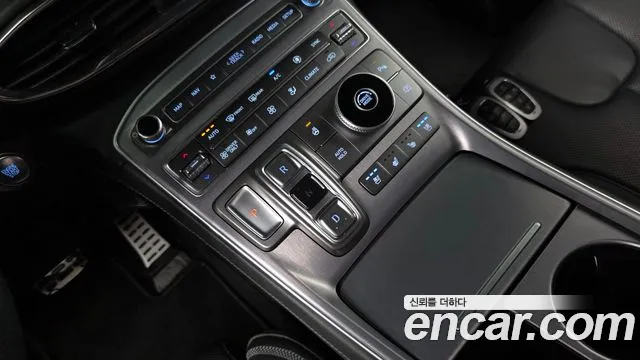 Hyundai Santafe 2022 — фото 9