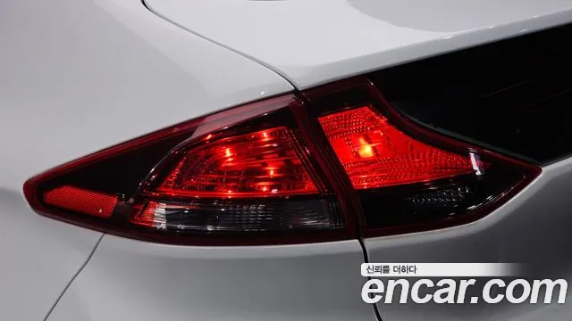Hyundai Ioniq 2016 — фото 9