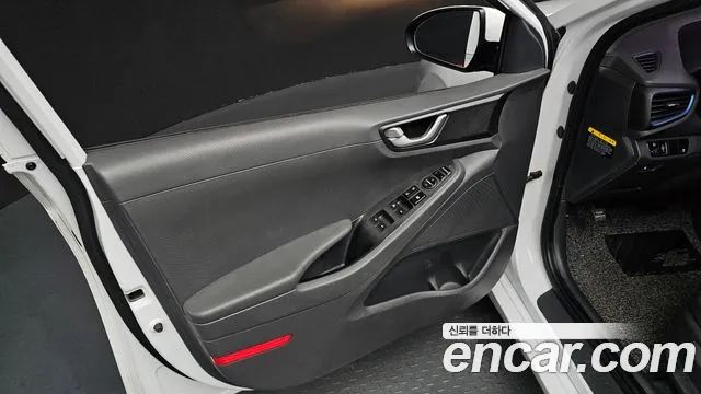Hyundai Ioniq 2016 — фото 14
