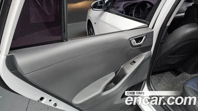 Hyundai Ioniq 2016 — фото 15