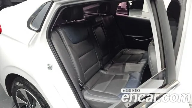 Hyundai Ioniq 2016 — фото 16