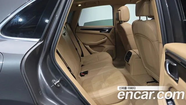 Porsche Macan 2015 — фото 11