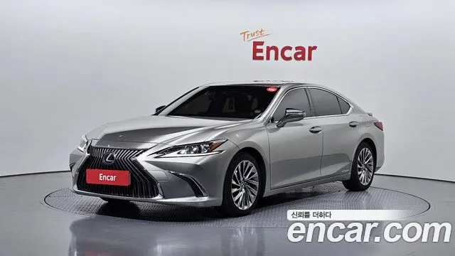 Lexus ES 2019 — фото 1
