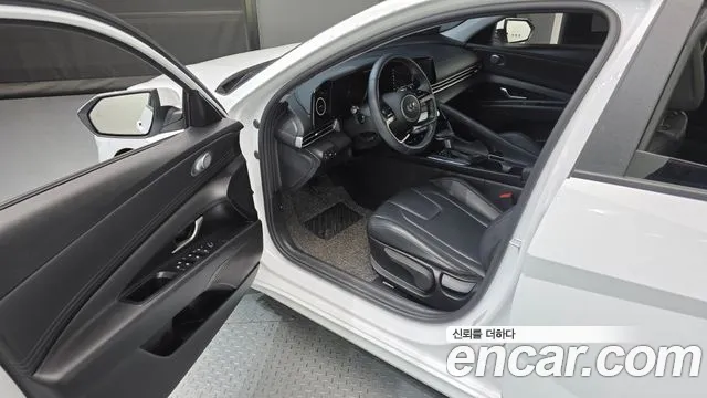 Hyundai AVANTE 2021 — фото 13