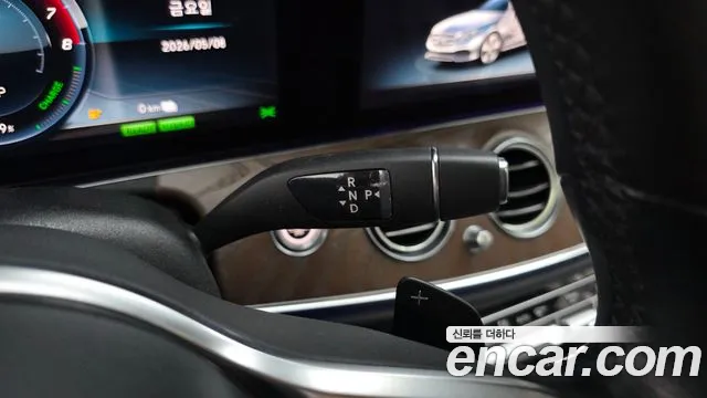 Mercedes-Benz E-Class 2020 — фото 12