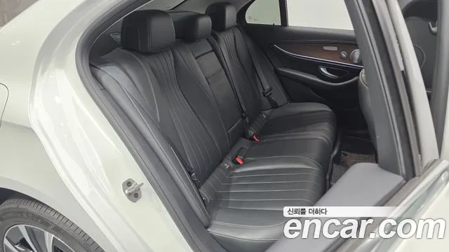 Mercedes-Benz E-Class 2020 — фото 17