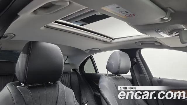 Mercedes-Benz E-Class 2020 — фото 19