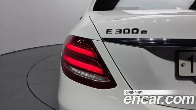 Mercedes-Benz E-Class 2020 — фото 9