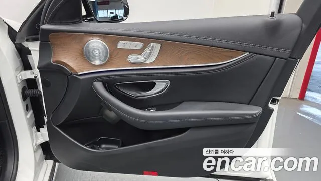 Mercedes-Benz E-Class 2020 — фото 14