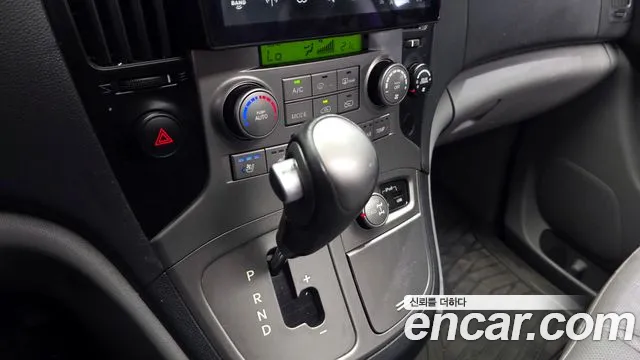 Hyundai Starex 2016 — фото 9