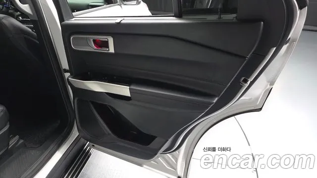 Ford Explorer 2021 — фото 15