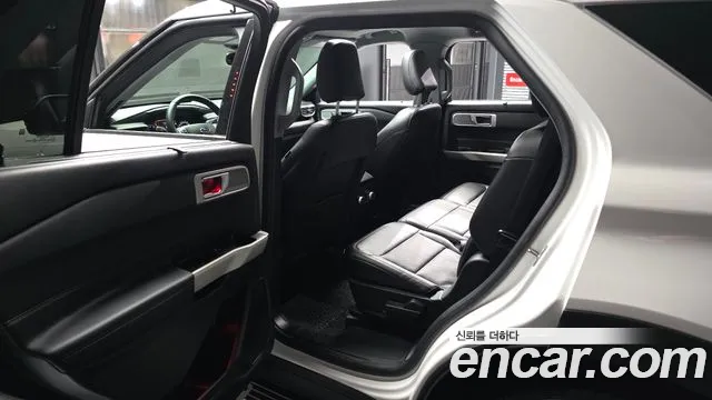 Ford Explorer 2021 — фото 16