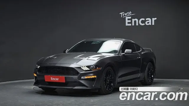 Ford Mustang 2020 — фото 1