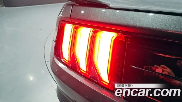 Ford Mustang 2020 — фото 9
