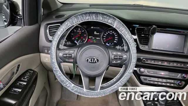 Kia Canival 2018 — фото 19