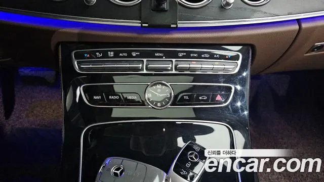 Mercedes-Benz E-Class 2018 — фото 20