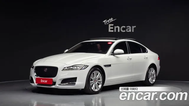 Jaguar XF 2018 — фото 1