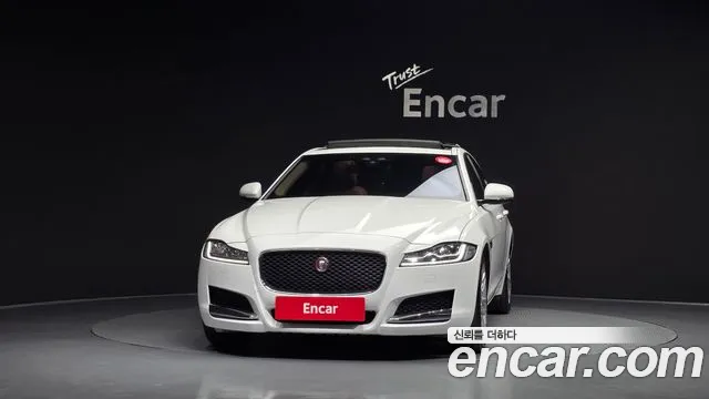 Jaguar XF 2018 — фото 3