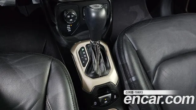 Jeep Renegade 2015 — фото 9