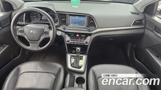 Hyundai AVANTE 2017 — фото 10