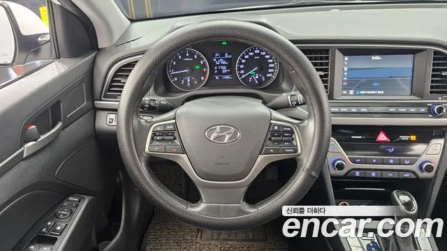 Hyundai AVANTE 2017 — фото 19