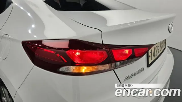 Hyundai AVANTE 2017 — фото 9